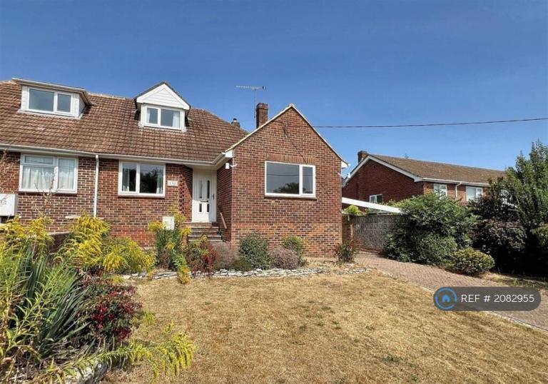 3 bedroom house in Linden Avenue, Basingstoke, RG24 (3 bed) (#2082955)