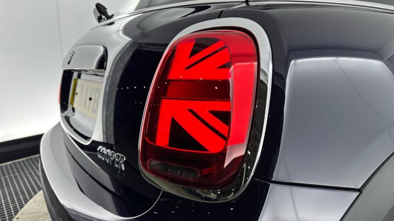 2021 MINI Hatch 1.5 Cooper Classic 5dr Auto [Comfort/Nav Pack] Petrol Hatchback Hatchback Petrol ...