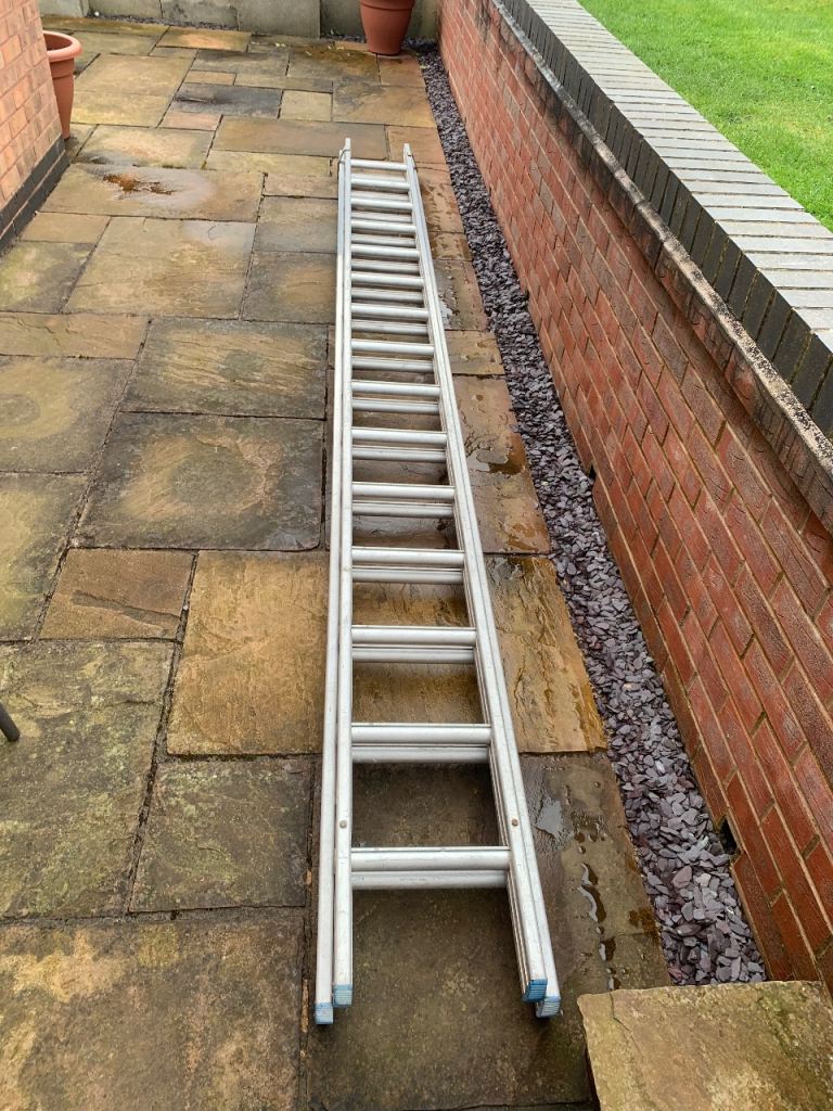 Aluminium extension ladders 