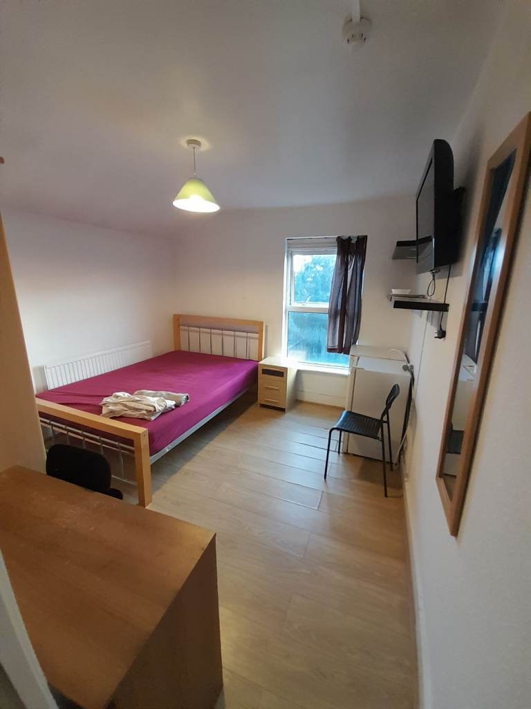Double Room with Bills £750