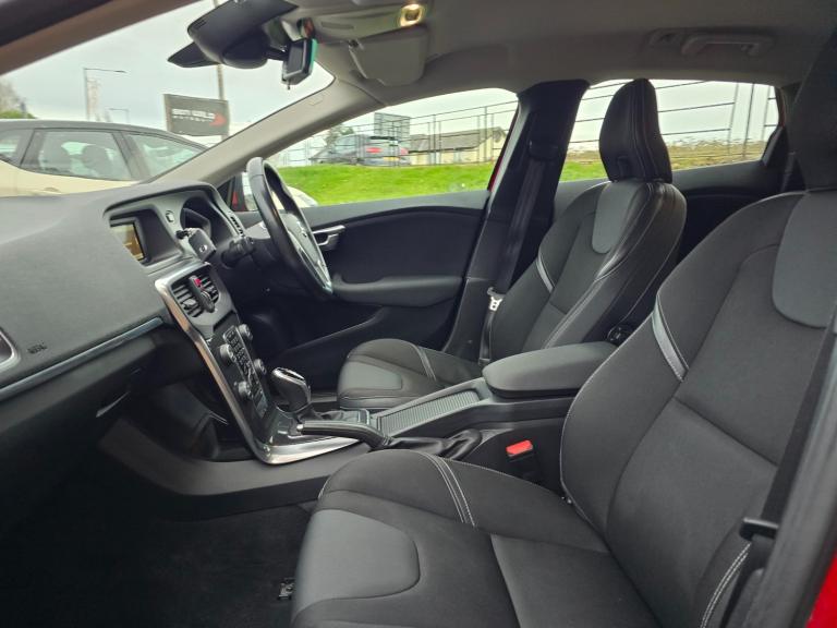 2017 Volvo V40 T2 [122] Momentum 5dr Geartronic HATCHBACK Petrol Automatic