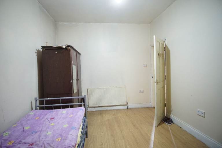 Impressive 5-bedroom semi-detached house available to rent in Harrow, HA1