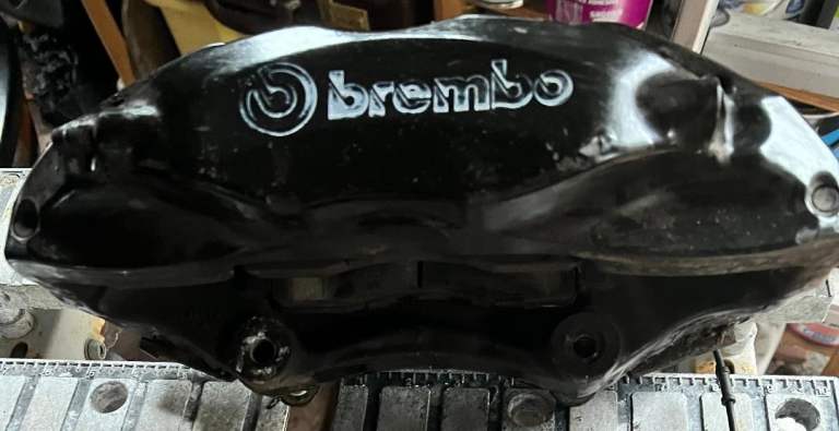 Range Rover Vogue HSE L322 3.6 TDV8 Front brake caliper passenger side original Brembo 