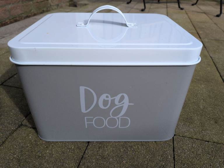 Dog food storage box
