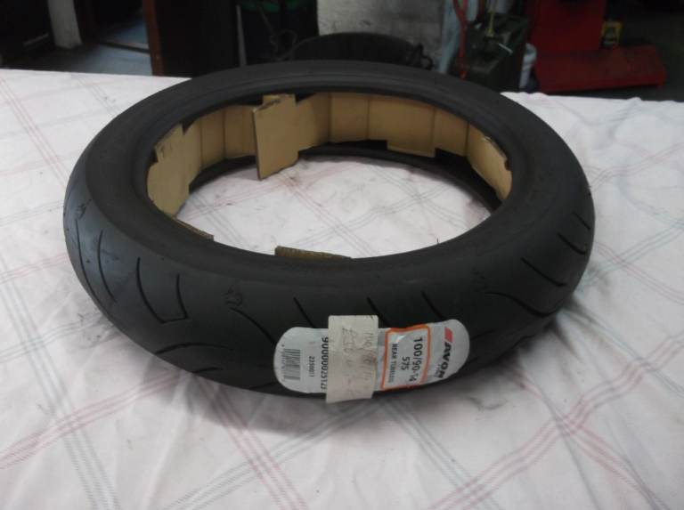 AVON VIPER STRYKE SCOOTER REAR TYRE 100/90-14