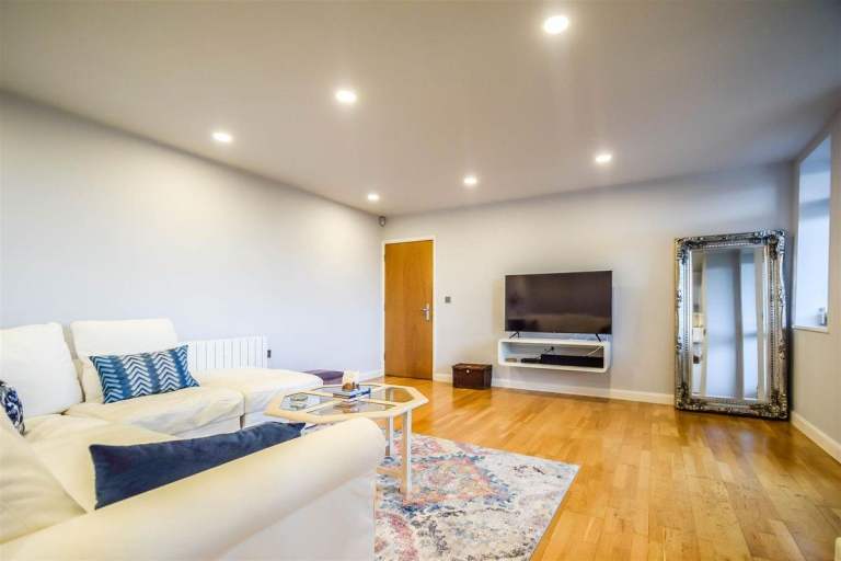 2 Bedroom Flat to Rent – Leigh-on-Sea, SS9 – £715 pcm (Bills Included)
