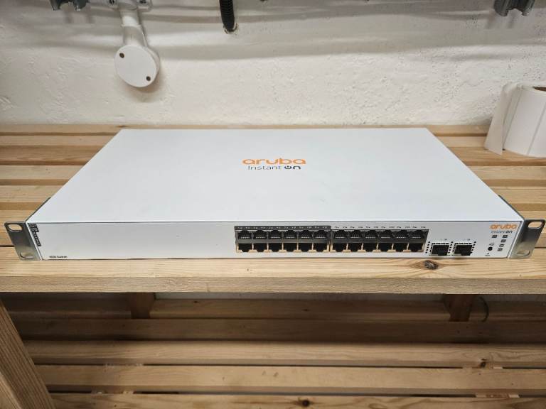 HP Aruba Instant On 1930 24-Port Gigabit Switch
