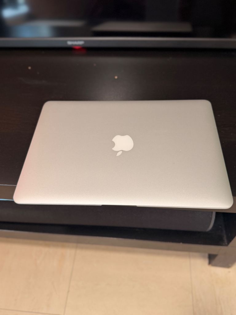 MacBook Air (13-inch, 2017)