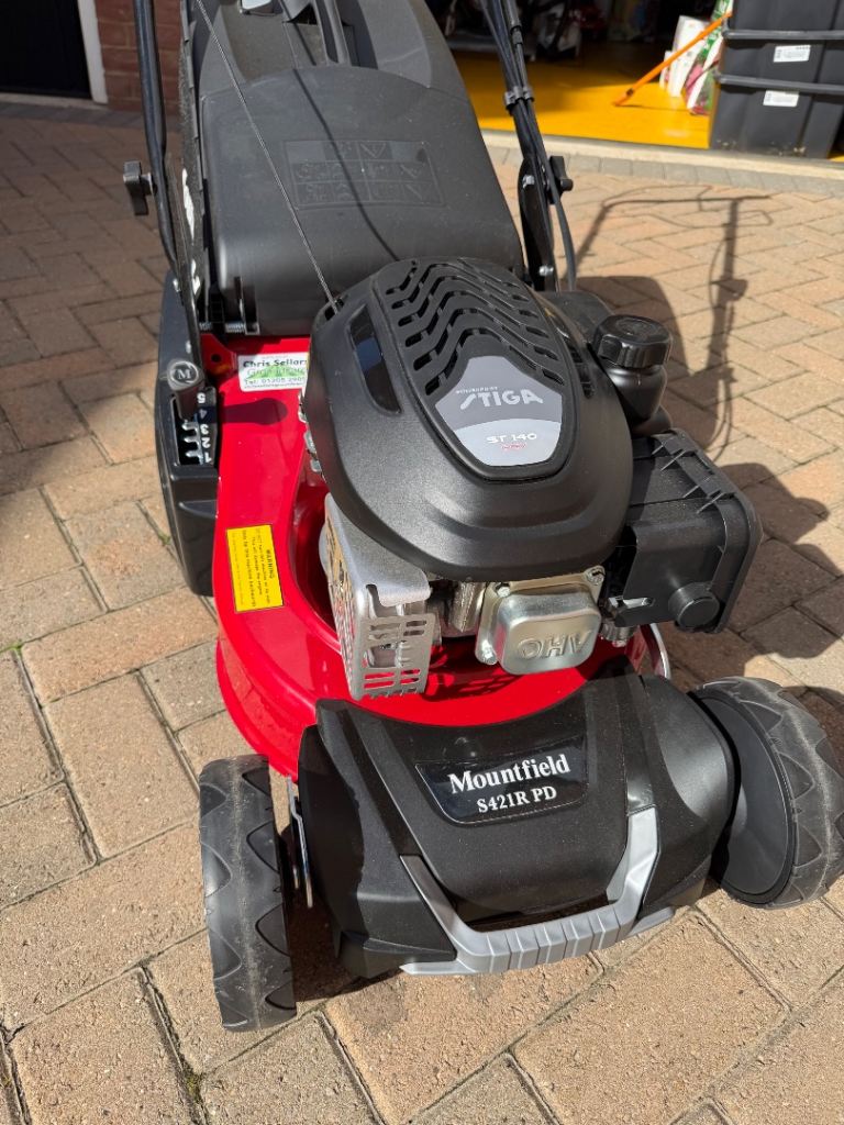 **NEW** Mountfield S421R PD Petrol Self Propelled Lawnmower with tank of petrol 41cm