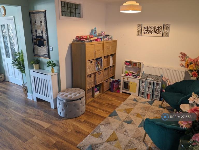 3 bedroom house in St Albans Avenue, London, E6 (3 bed) (#2715631)