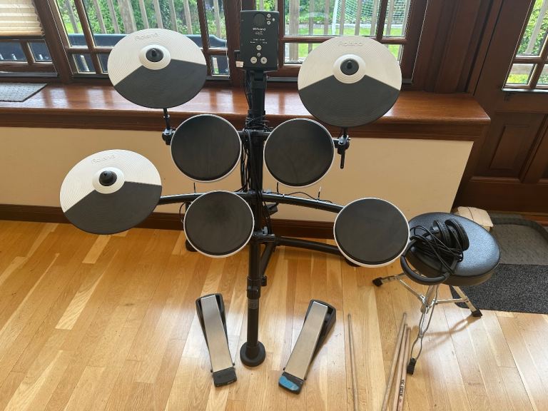 Roland Electronic Drum Kit/V-Drums and Roland Headphones