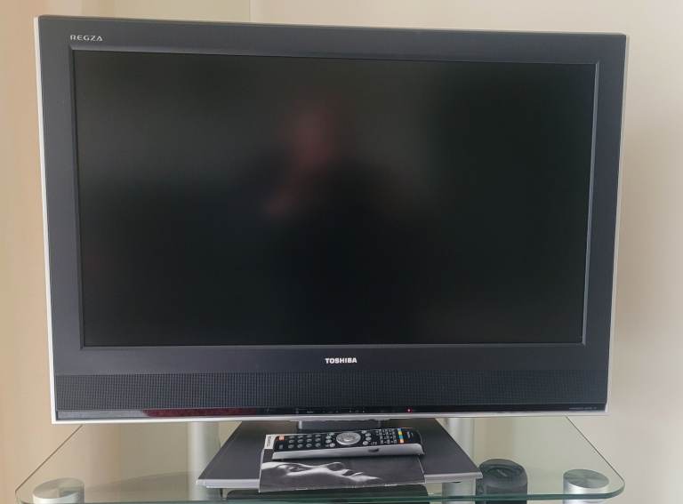 Toshiba 32" tv (not smart)