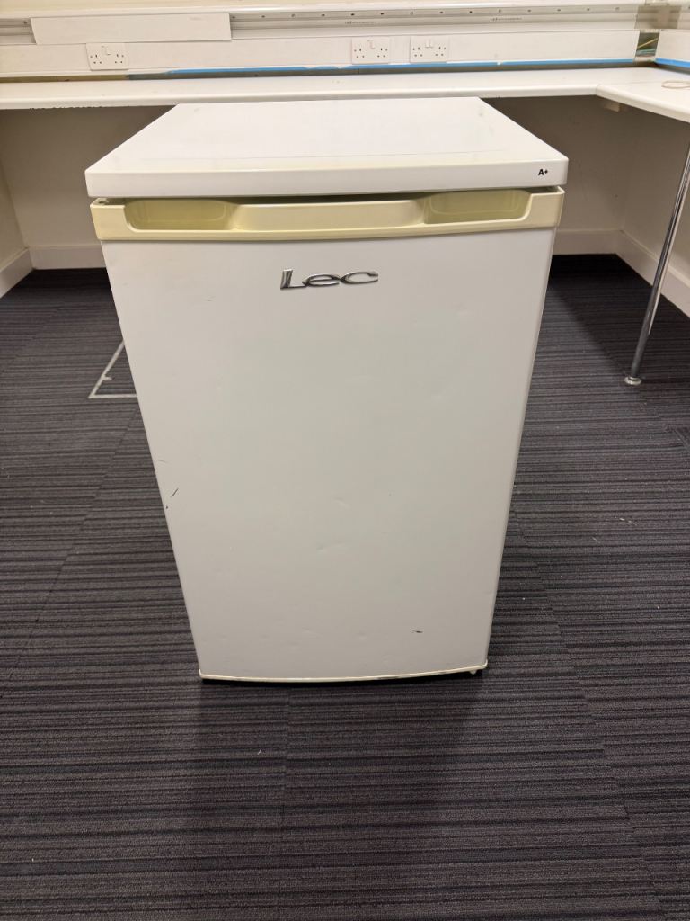 FREE DELIVERY LEC Undercounter Fridge Freezer, white, in good condition.