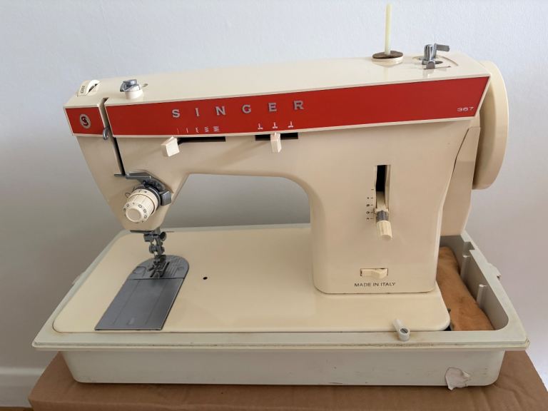 Singer 367 Domestic Sewing Machine, Accessories and Booklet