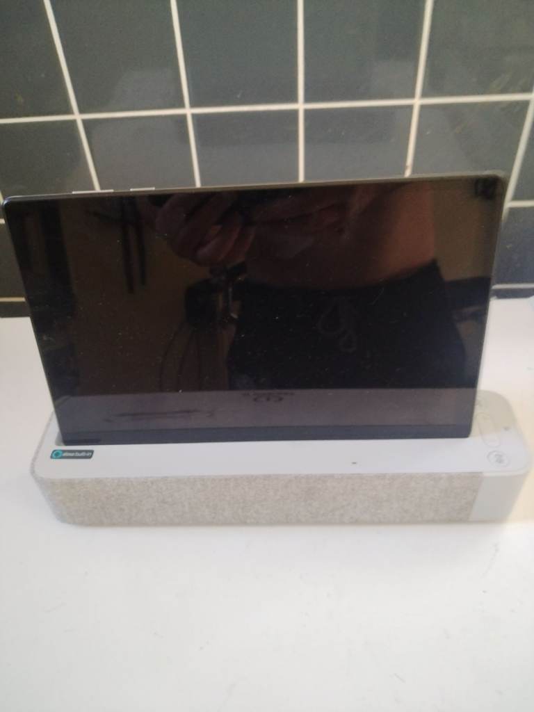 Lenovo tablet M10 and docking station 