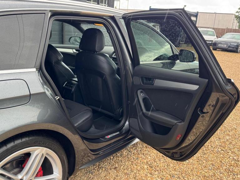 AUDI A4 AVANT 2.0 TDI S line quattro Euro 5 (s/s) 5dr 2015