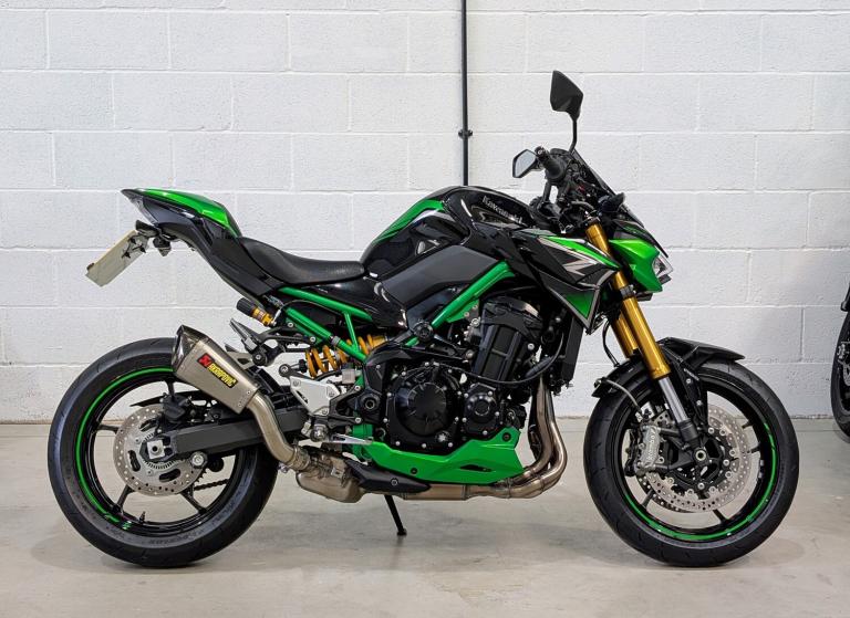 2022 Kawasaki Z900 SE with dealer Performance pack