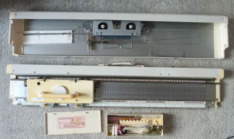Knitmaster 890 Chunky Electronic Knitting Machine