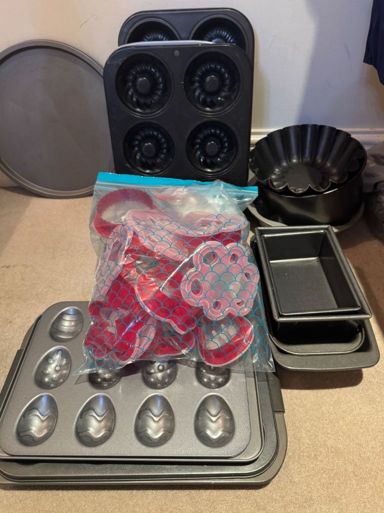 Various Baking Tins & Cookie Cutters – Good Condition