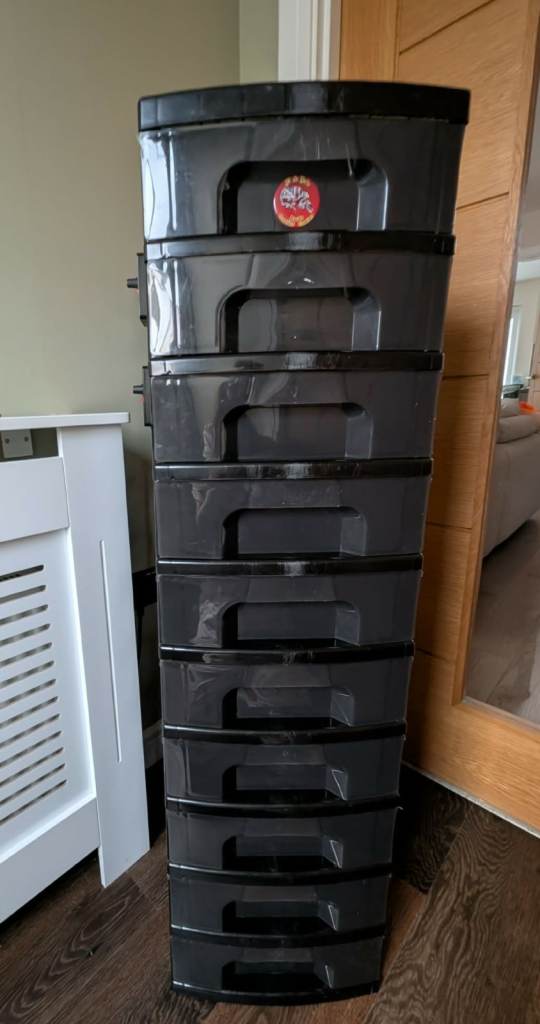 D&Jo’s 7L 10-Level Hatchling Snake Rack with accessories