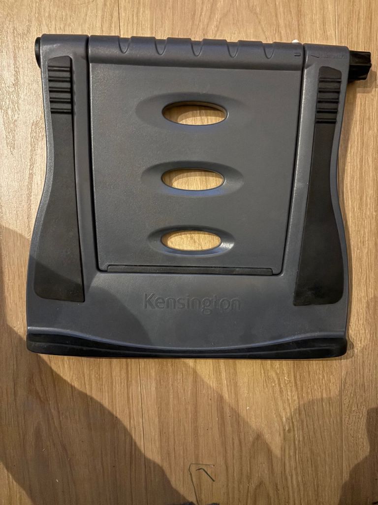 Adjustable laptop stand