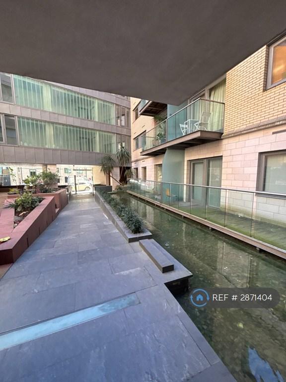 2 bedroom flat in City Road East, Manchester, M15 (2 bed) (#2871404)