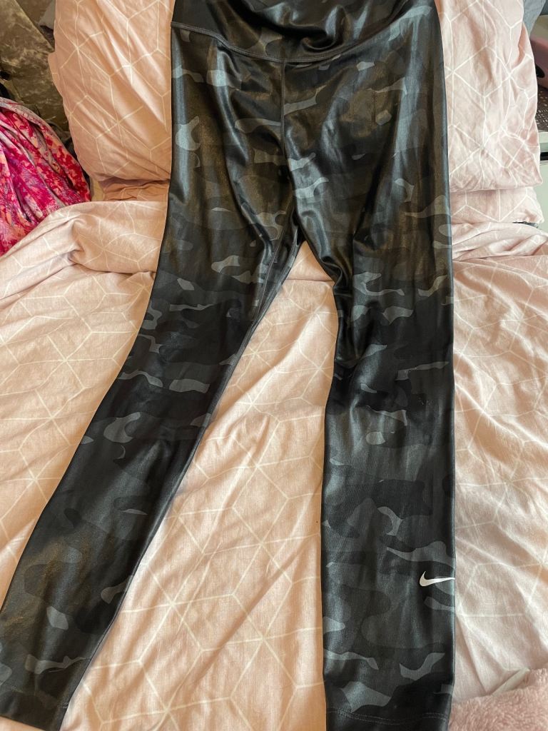 Small Nike leggings 