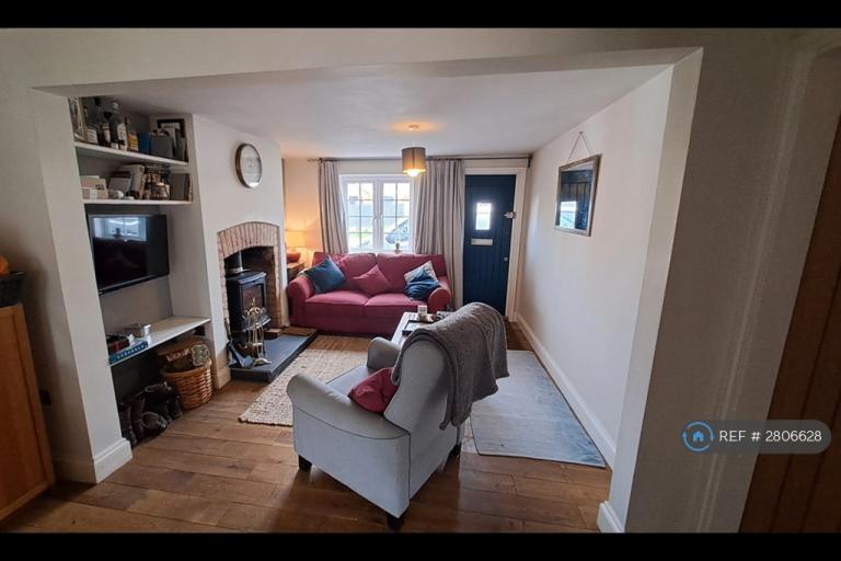 2 bedroom house in Main Street, Grendon Underwood, HP18 (2 bed) (#2806628)