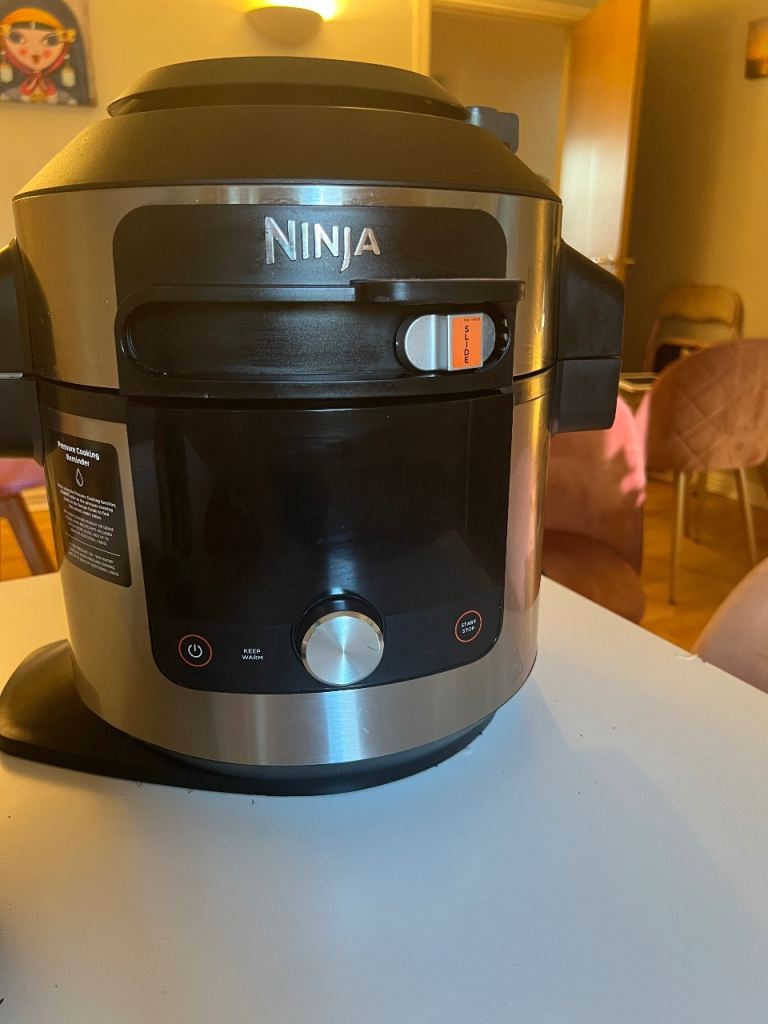Ninja Multi-Cooker / Pressure Cooker – Excellent Condition