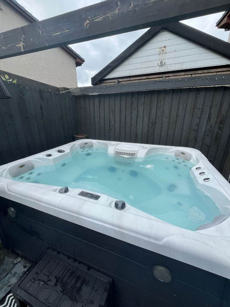 Hot tub spa