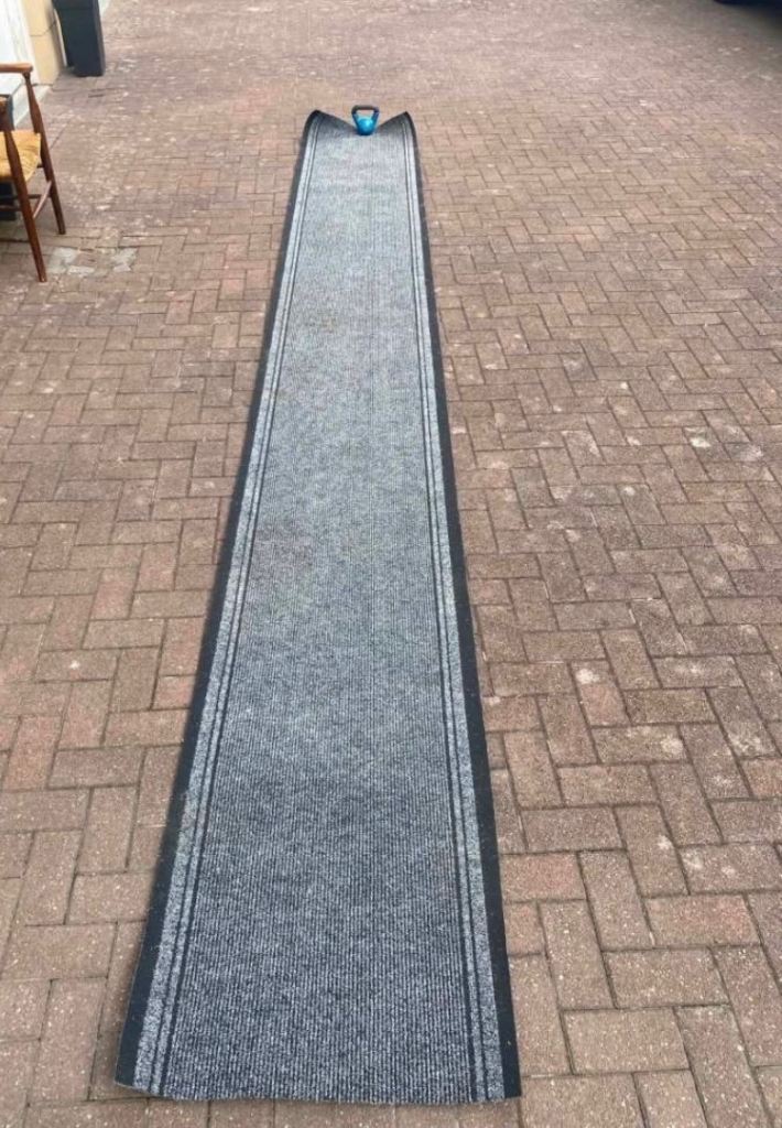 Heavy-duty anthracite carpet runner 