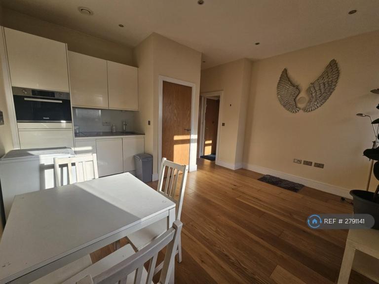 1 bedroom flat in The Landmark, Luton, LU1 (1 bed) (#2791141)