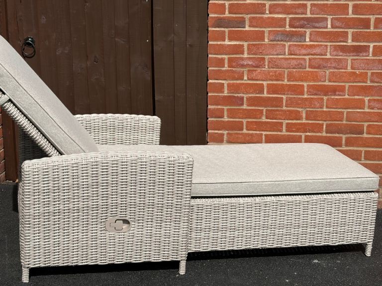 Sun lounger 