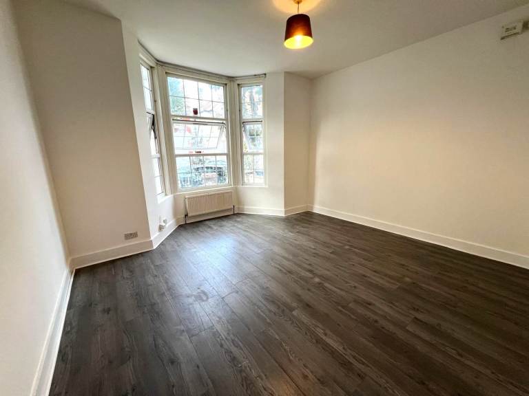 Newly Renovated prime location 2 double bedrooms Ground floor flat near Turnpike Lane Station
