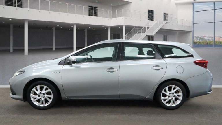 2018 Toyota Auris 1.8 VVT-h Icon Tech Touring Sports CVT Euro 6 (s/s) 5dr ESTATE Petrol/Electric ...