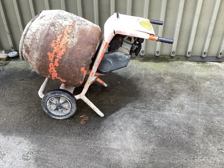Belle petrol cement mixer , Honda engine starts a runs ok bargain , no offers.