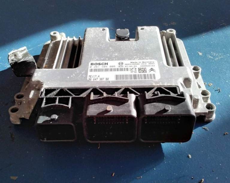 PEUGEOT 207CC CONVERTIBLE 2007 ECU MODULE 9664738780 BOSCH 0261S04008