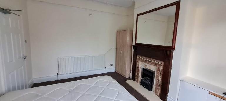 Double room available to rent - includes bill - London Road 