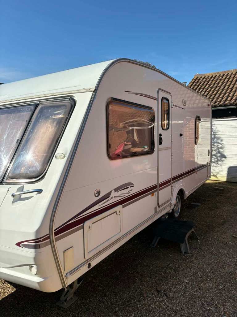 Swift Accord 500 4 berth Caravan 2006 with Air pro Awning