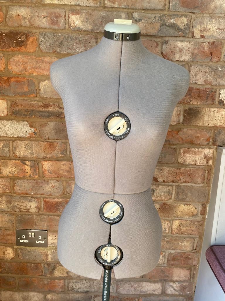 Adjustable dress form dummy torso for sewing