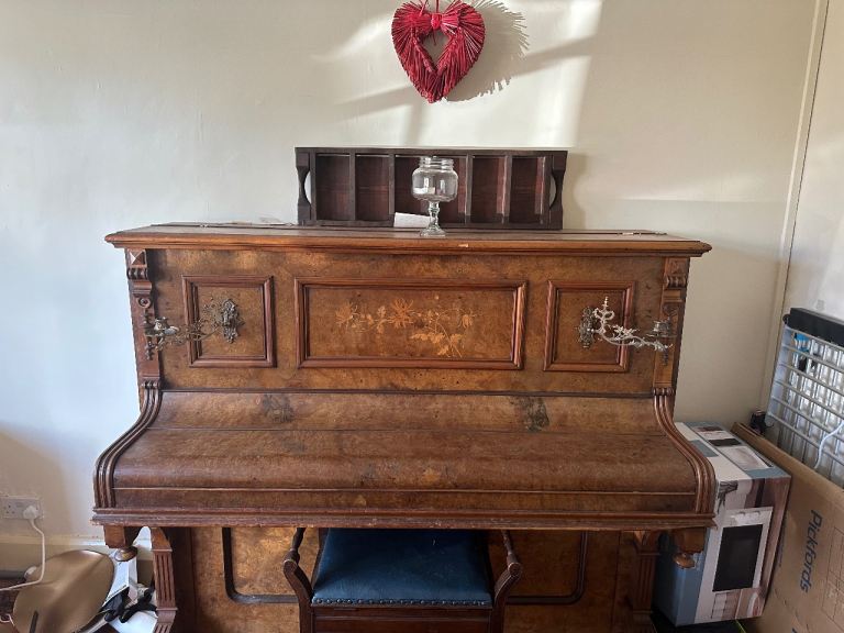 Free Walnut veneer acoustic piano 