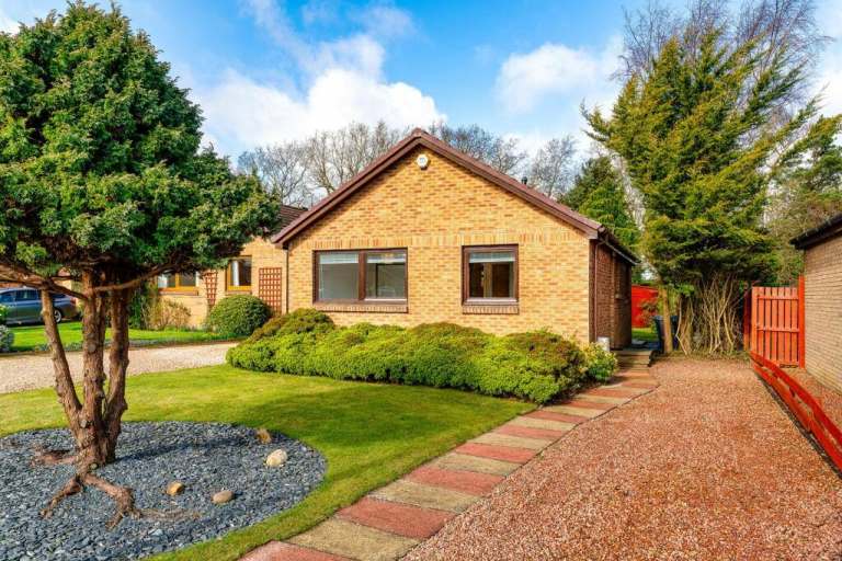 2 bedroom detached Bungalow, Bankton, Murieston, Livingston, West Lothian, Scotland