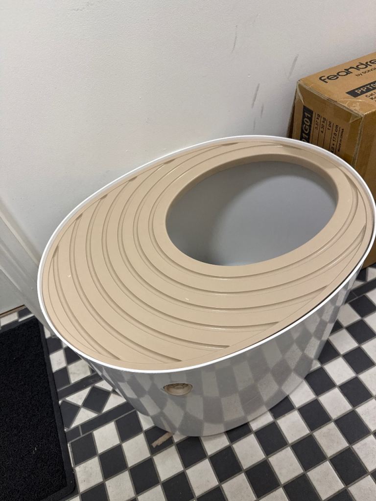 Cat litter box 