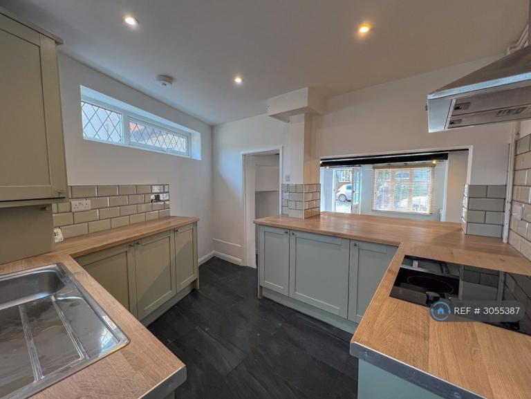 3 bedroom house in Barrow Road, Loughborough, LE12 (3 bed) (#3055387)