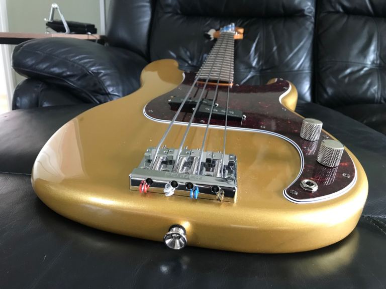 Squier Limited Edition Classic Vibe™  60s Precision Bass - FSR, Aztec Gold bass - hi mass, SD pups