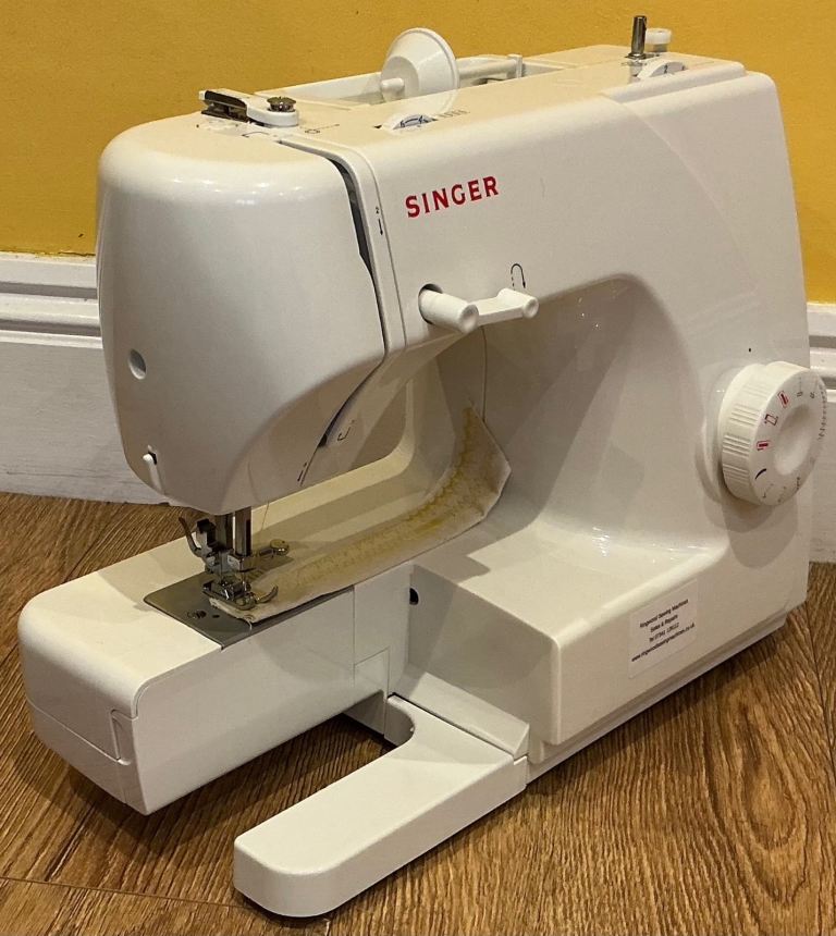 Singer 1507 Lightweight Sewing Machine Pre-Owned - Serviced With Warranty - UK Delivery Available