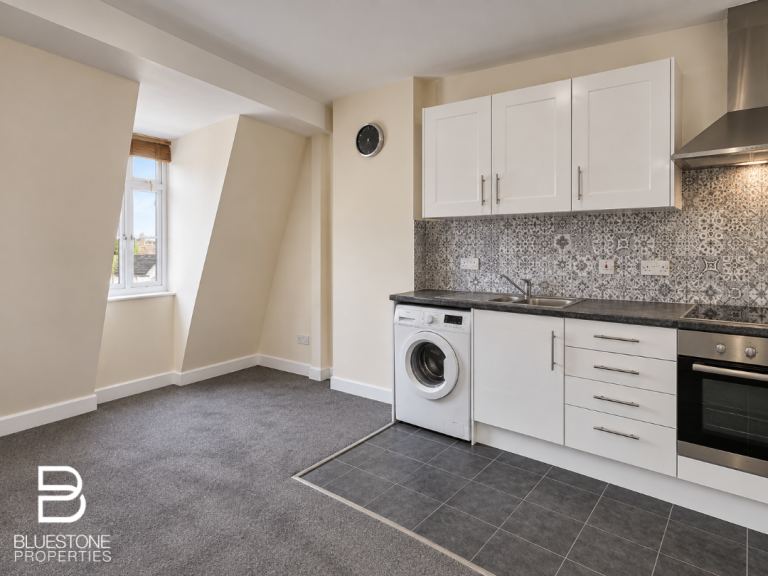 Tooting SW17***2 Bed Flat***Close to 2x Tube stations***Available now