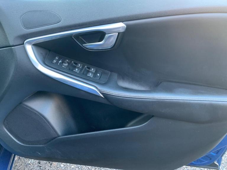 2016 Volvo V40 D2 [120] R DESIGN Nav Plus 5dr HATCHBACK DIESEL Manual