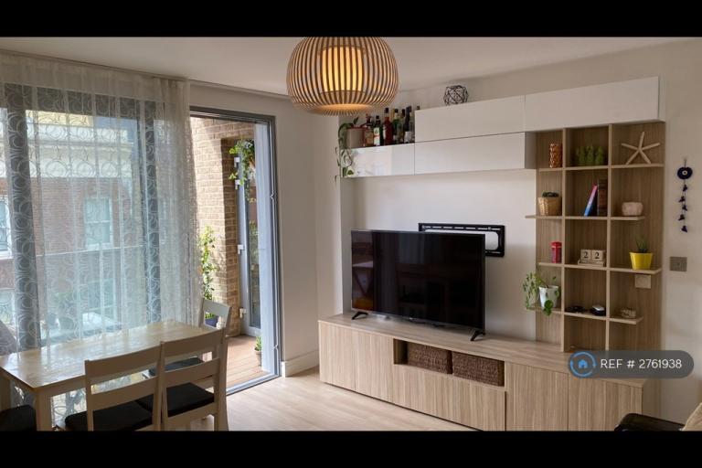 1 bedroom flat in Boleyn Road, London, N16 (1 bed) (#2761938)