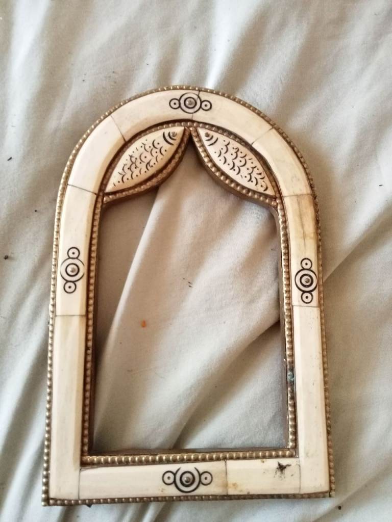 Vintage-Style Decorative Arch Frame – Good Condition